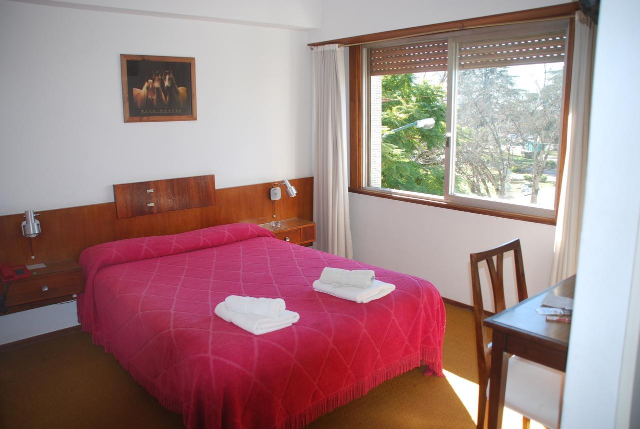 Dolores  Plaza Hotel מראה חיצוני תמונה